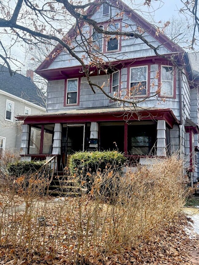 Building Photo - 96 Hall St Unit 1