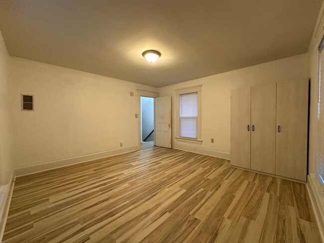 Photo - 35 Walker St