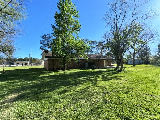 Photo - 8651 US Highway 190 E