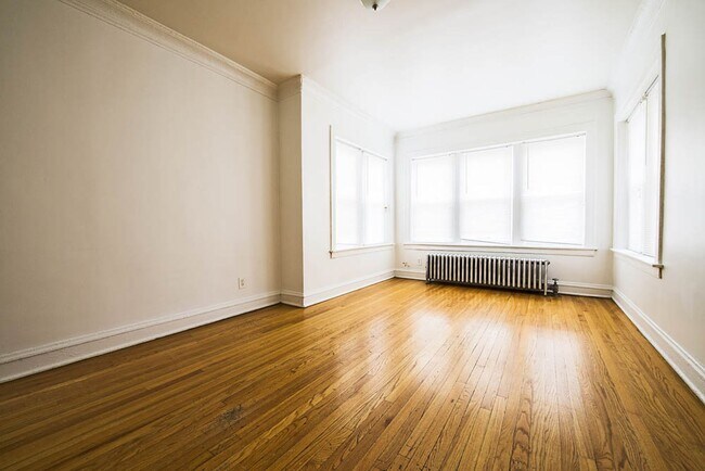 1738 W 77th