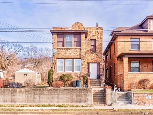 Building Photo - 1418 Lenz Ave Unit 1418 Lenz Ave  C