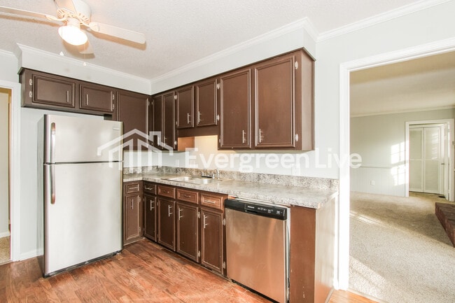 Photo - 213 Andover Cir