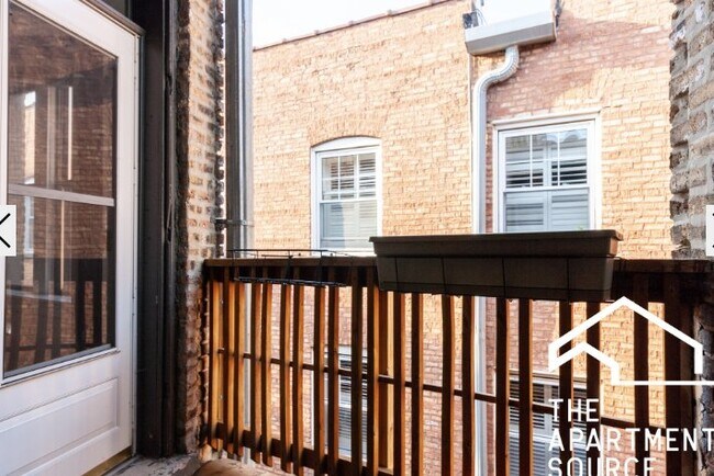 Photo - 626 W Roscoe St Unidad 5B