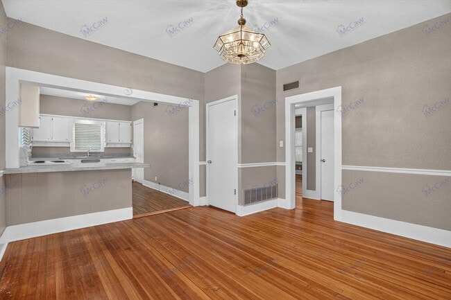 Photo - 303 S Elm St
