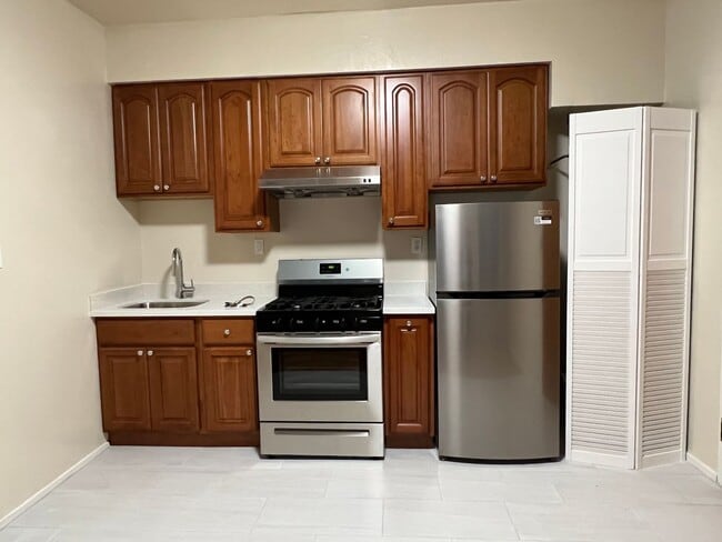 Building Photo - 841 Clay St Unit 4