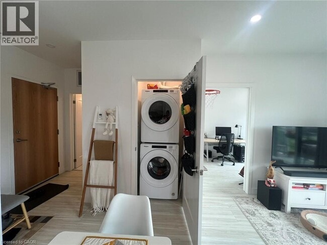 Photo - 408 Dundas St S Unit 403