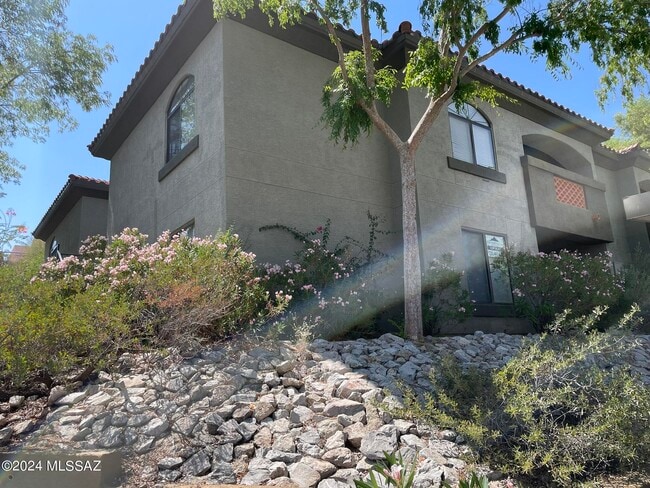 Photo - 5751 N Kolb Rd Unidad 20102 Rental
