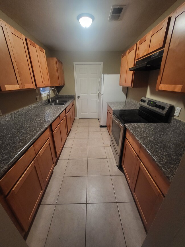 Building Photo - 10215 El Scott Ave