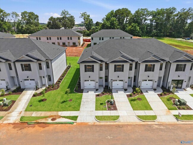 Photo - 8 Whispering Oak Dr SW