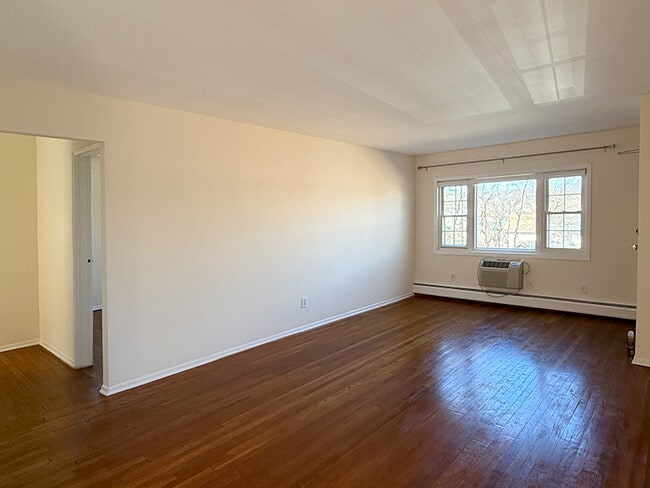 Photo - 45 Wedgewood Dr