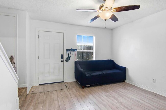 Photo - 1325 Greendale Ave