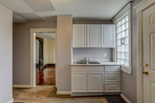 Photo - 5858 Seneca St