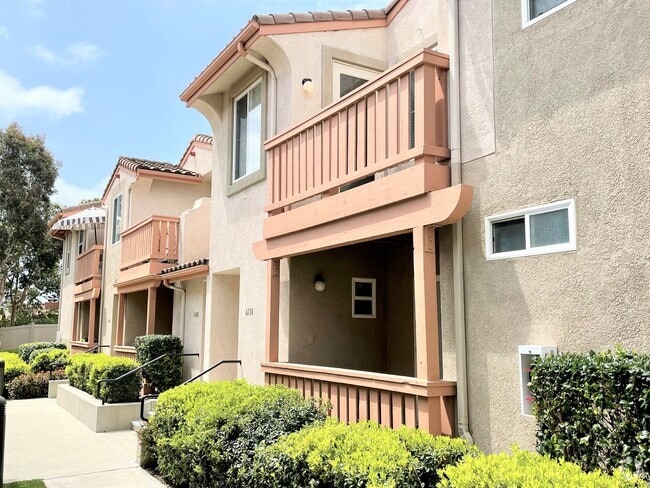 Building Photo - Beautiful Townhome in Rancho Carrillo!
