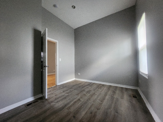 Photo - 5906 S La Salle St Unidad 1