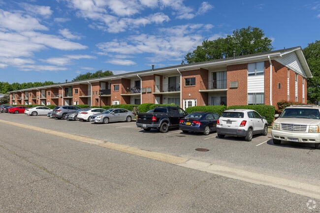Country Club Apartments