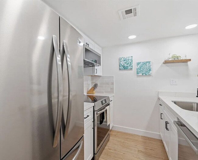 Photo - 3033 E Devonshire Ave