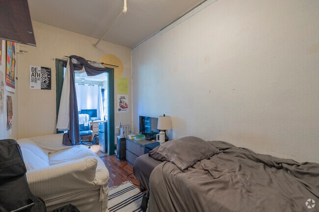 Third Floor Single - 155 SF - Cloyne Court Apartments