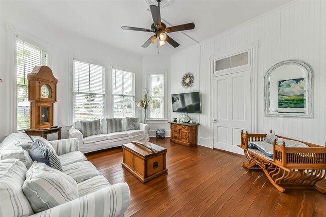 Photo - 3301 Ave N Ursuline St