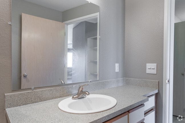 2BR, 1BA - 975 SF - Open Floor Plan
