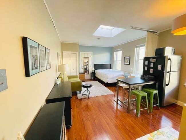 Building Photo - NO FEE!! Sunny studio on Commonwealth Ave. with dishwasher