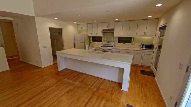 Photo - 6600 W 83rd St