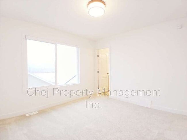 Photo - 1942-1209 209 St NW