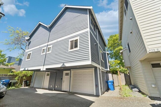Building Photo - 3 bedroom in Seattle WA 98107 Rental