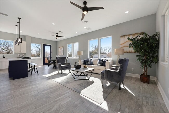 Photo - 2208 Des Chaumes St