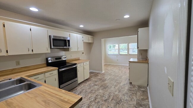 Photo - 1657 Tremont Ln