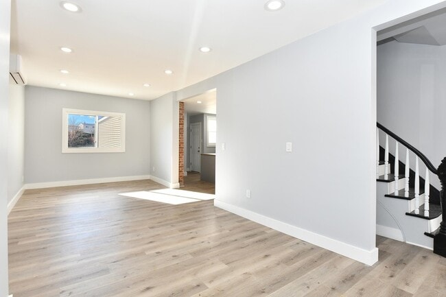 Photo - 1709 48th St