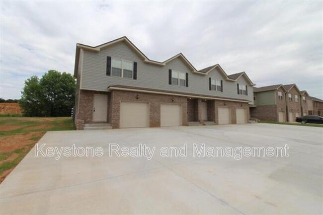 Building Photo - 1724 Manning Dr