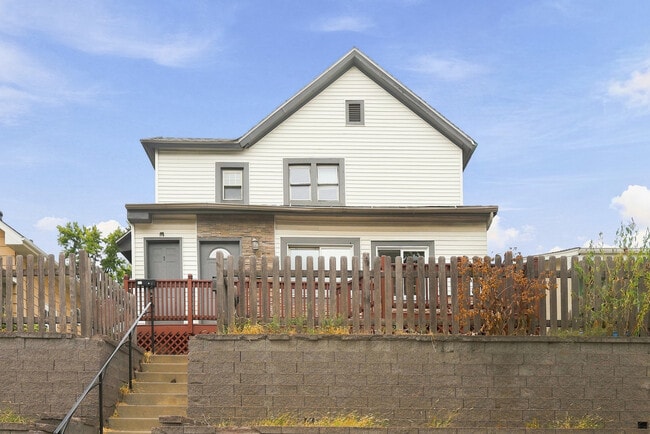 Building Photo - 1097 Suburban Ave E