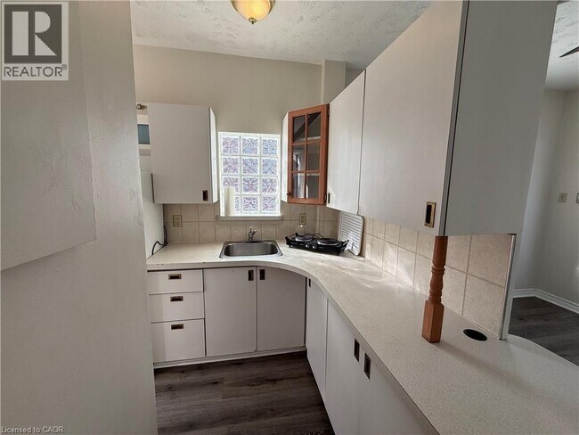 Photo - 279 Rosedale Ave