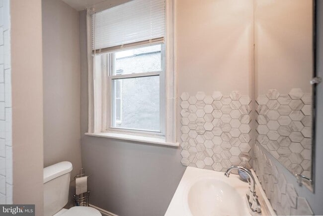 Photo - 5847 Willows Ave