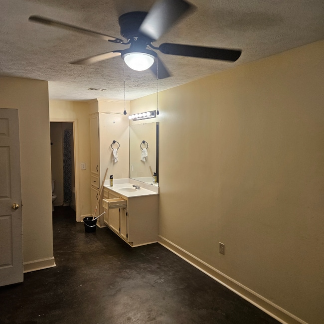 102 Brendalwood Ln
