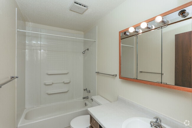 2BR, 1BA - 864SF