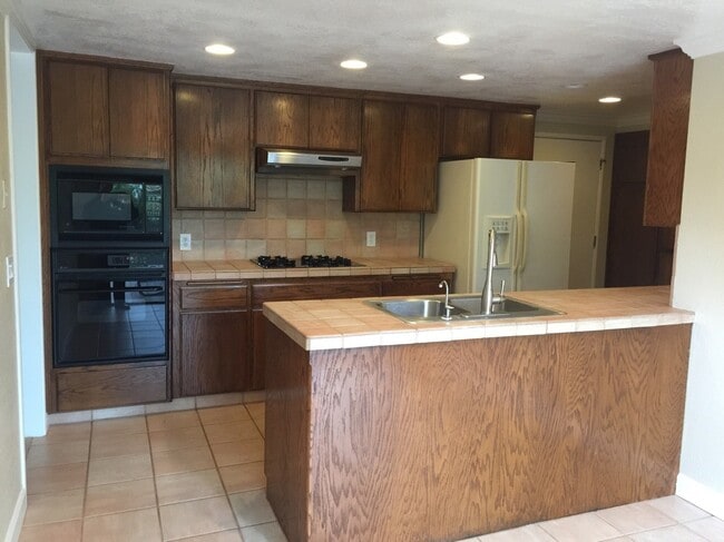 Photo - 3 B/R 2.5 BA-Beautiful Home in Nice Yuba City Neighborhood AVAILABLE NOW