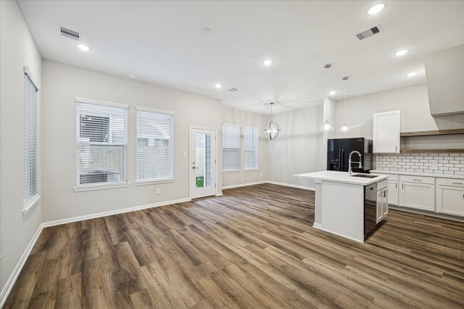 Photo - 206 Clark Rd