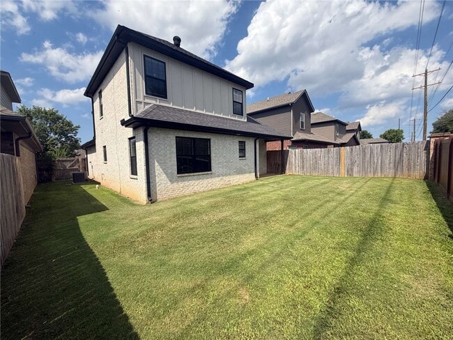 Photo - 3203 SW Hillstone Ave