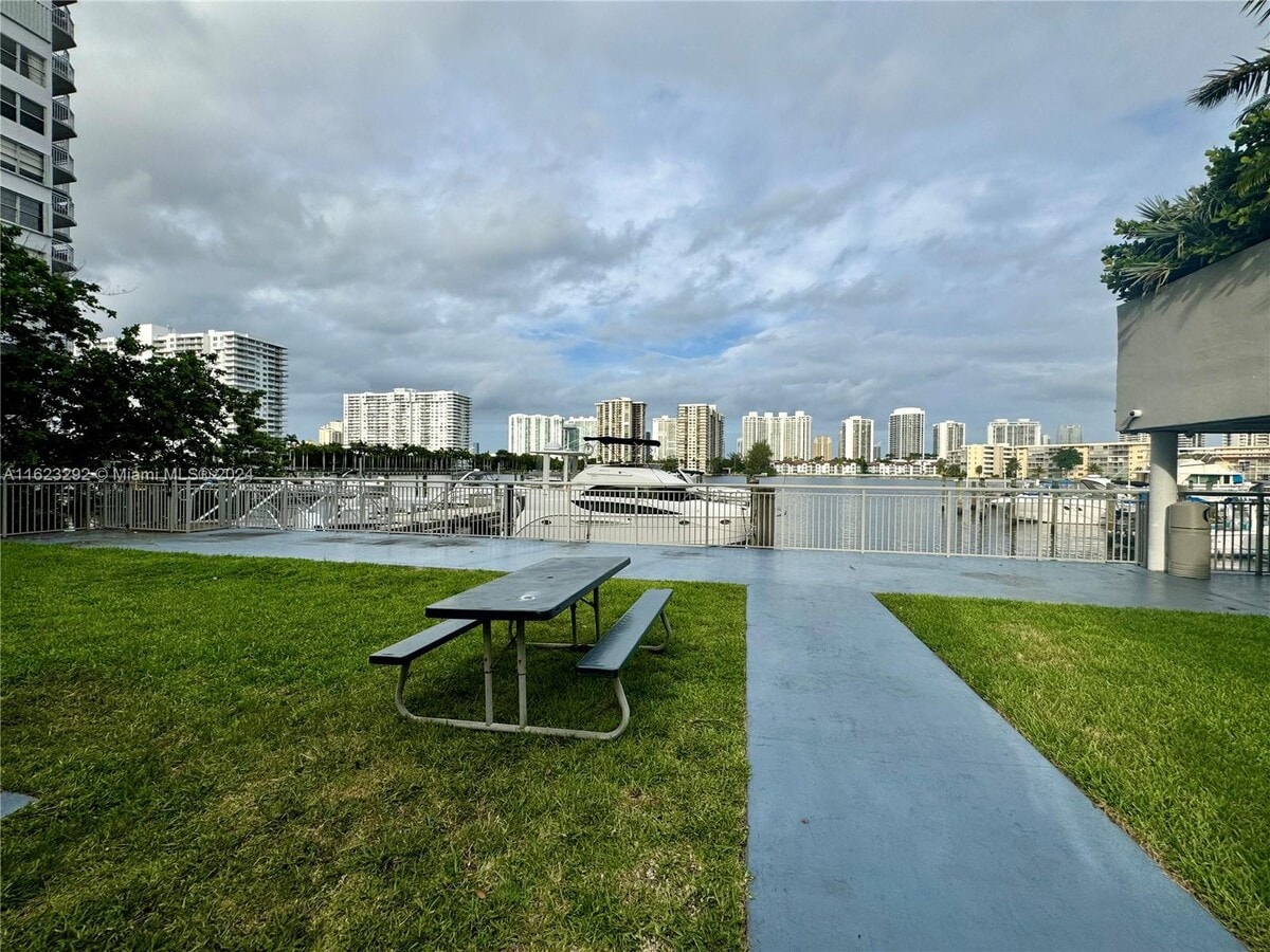 Photo - 18061 Biscayne Blvd Unit EXTRA LARGE 2 BEDROOM AVE