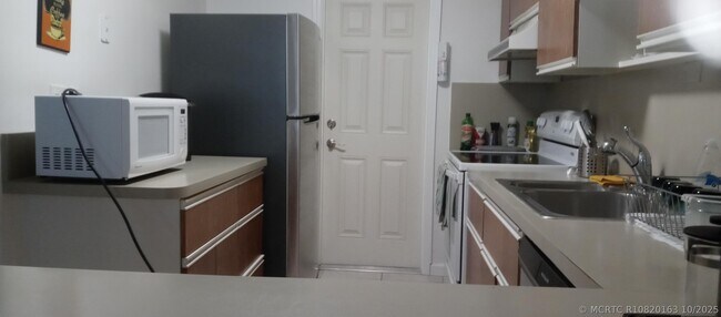 Photo - 1021 Hillsboro Mile Unit 204