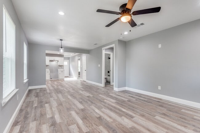 Photo - 9214 Metz Ave