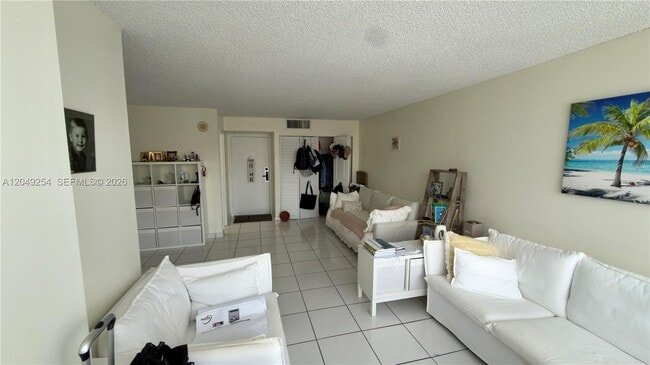 Photo - 16909 N Bay Rd Unidad 907