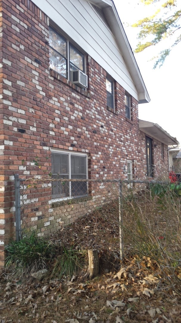 Building Photo - 3 bedroom 2 bath home