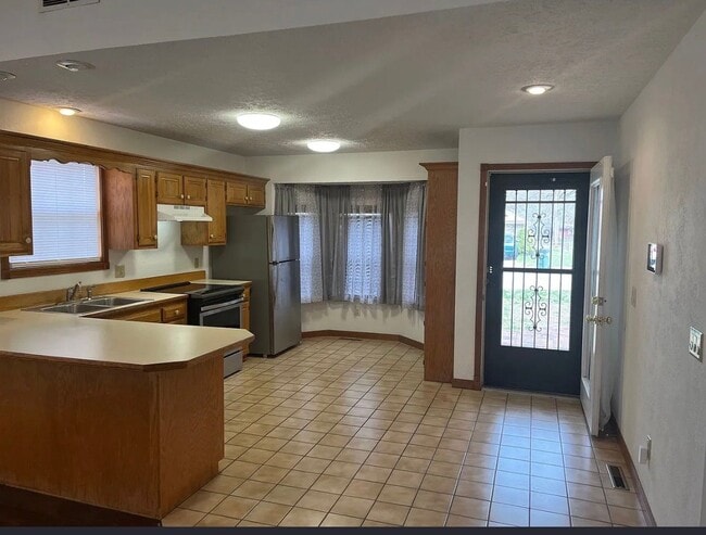 Photo - 285 N George Ave
