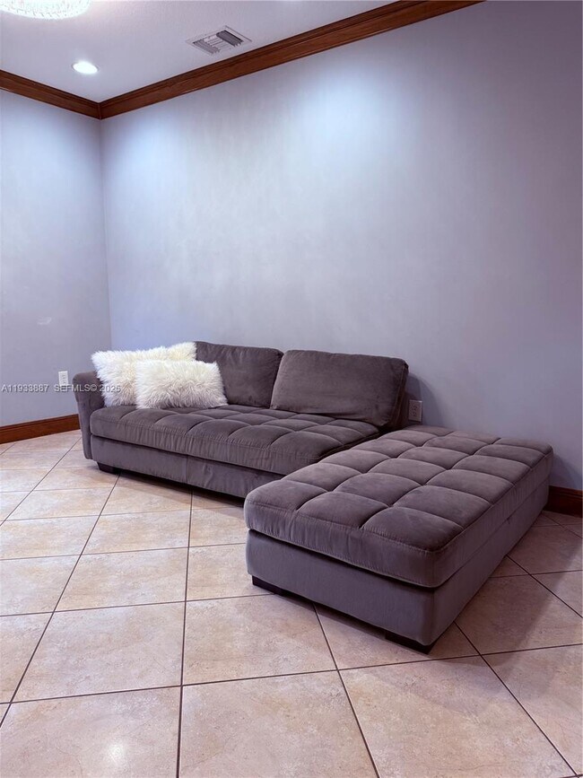 Photo - 1055 NE 85th St