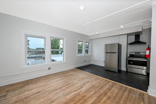 Photo - 1384 W 83rd St Unidad 306