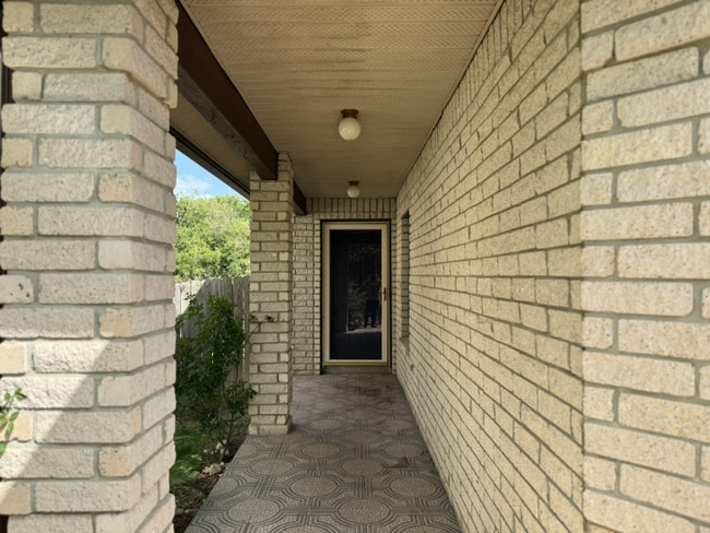 7622 Forest Vale