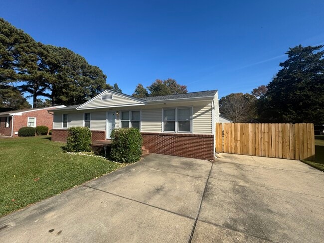 Photo - 3332 Macdonald Rd