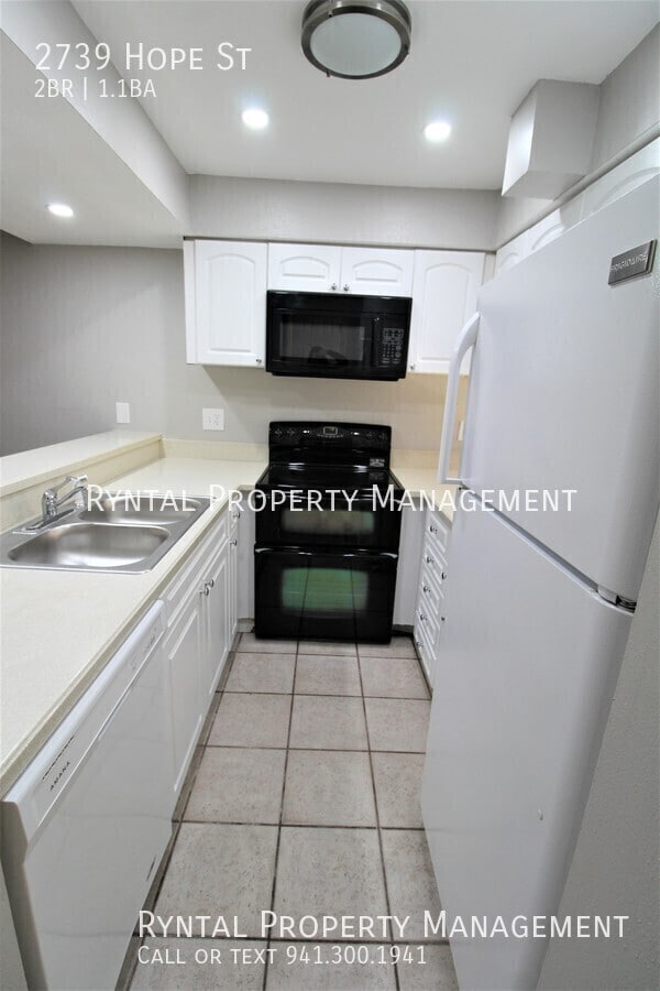 Photo - 2739 Hope St